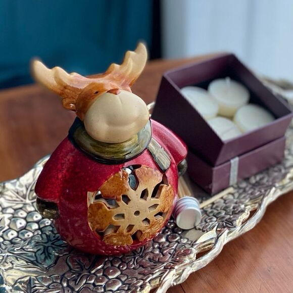 Christmas Moose Tea Light 8 Soy Candle Tea Lights and Matches Set - Picture 1 of 6